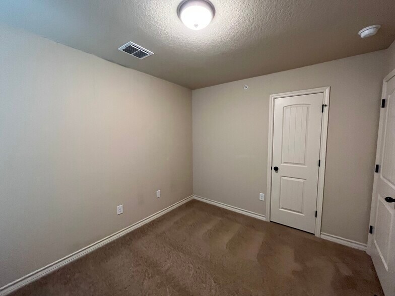 More Photos Of 13903 Annas Way, San Antonio Apartments For Sale