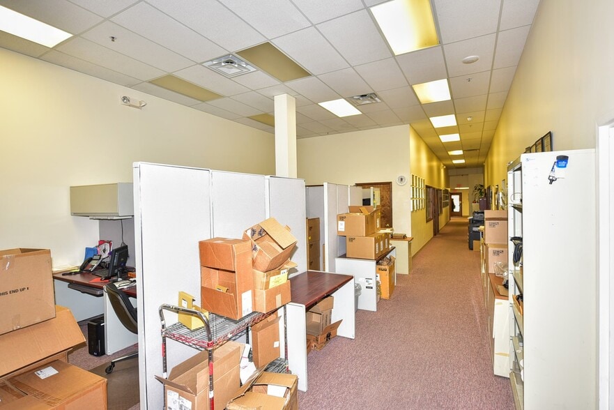 More Photos Of 230 West Parkway, Pompton Plains Flex For Sale