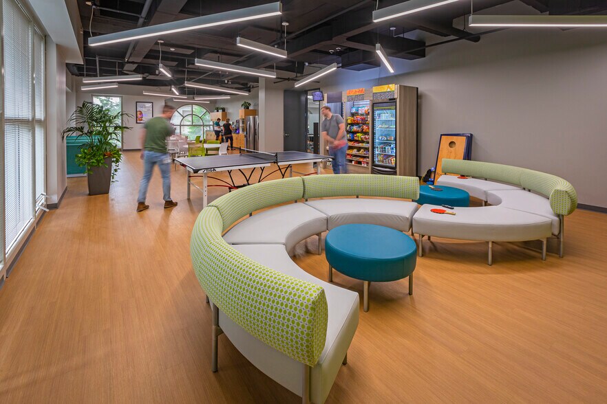 More Photos Of 110 Franklin Rd Se, Roanoke Office For Lease