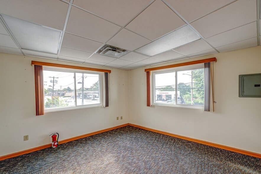More Photos Of 837 Old Country Rd, Westbury Office For Sale