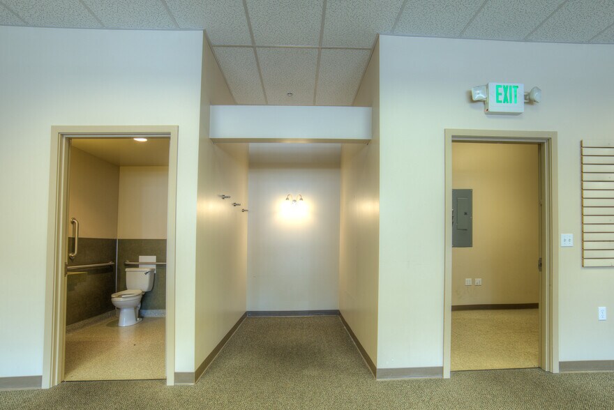 More Photos Of 410 W Bakerview Rd, Bellingham General Retail For Lease