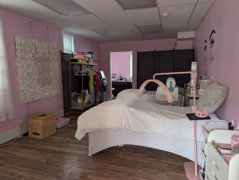 More Photos Of 368 Derby Ave, Derby Storefront Retail Office For Lease