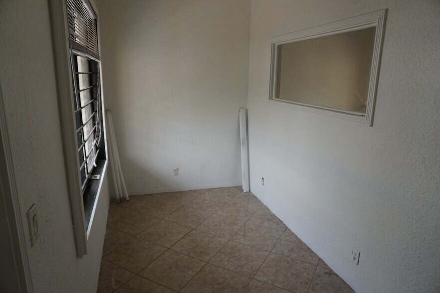 More Photos Of 1110 2nd Ave S, Lake Worth Warehouse For Lease