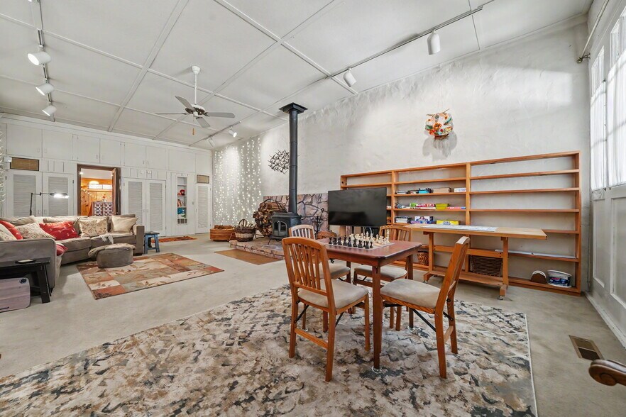 More Photos Of 21376 Consolation St, Volcano Specialty For Sale