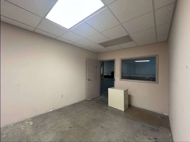 More Photos Of 2400 S Main St, Corbin Flex For Sale