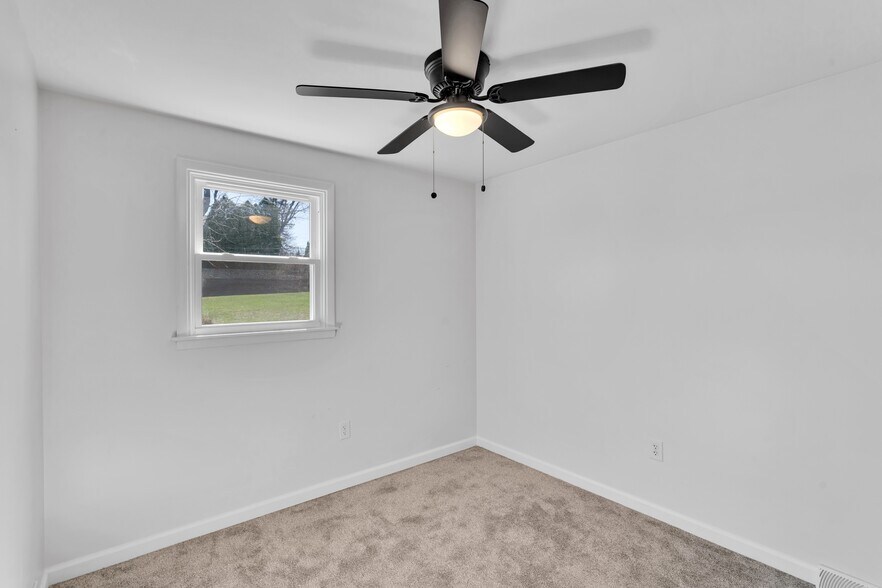 More Photos Of 1060 Pittsburgh Rd, Valencia Office For Sale