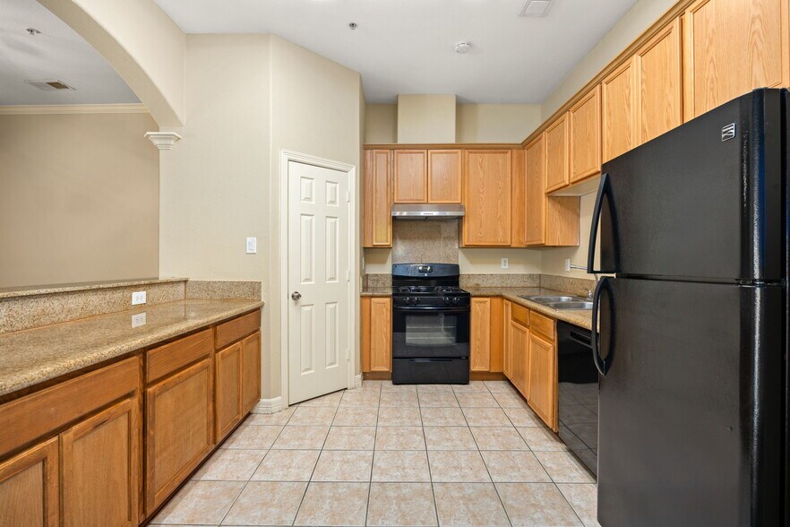 More Photos Of 12989 Bellaire Blvd, Houston Storefront For Sale
