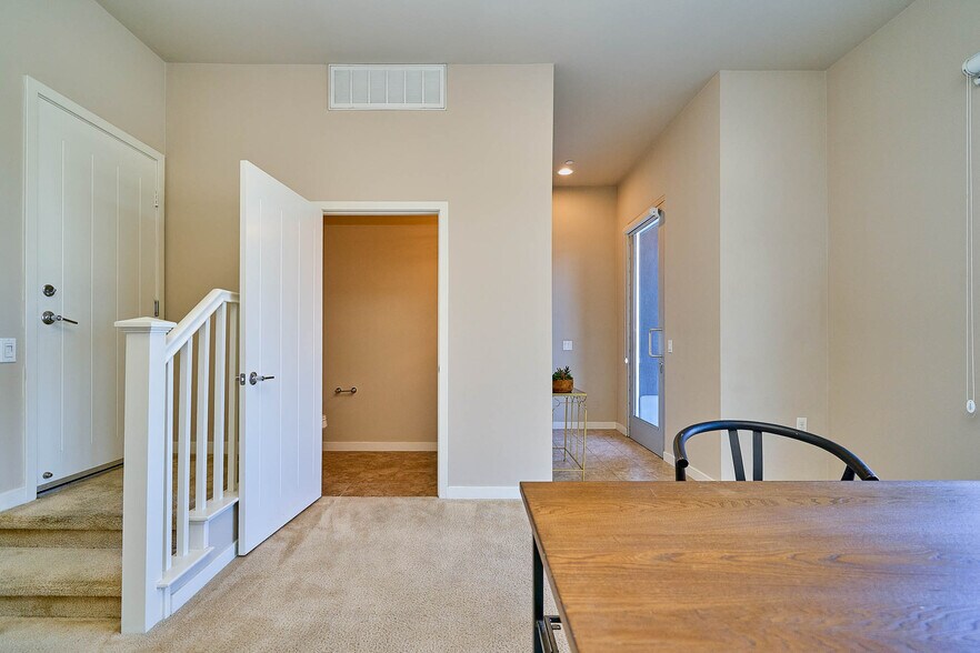 More Photos Of 801 S Anaheim Blvd, Anaheim General Retail For Sale