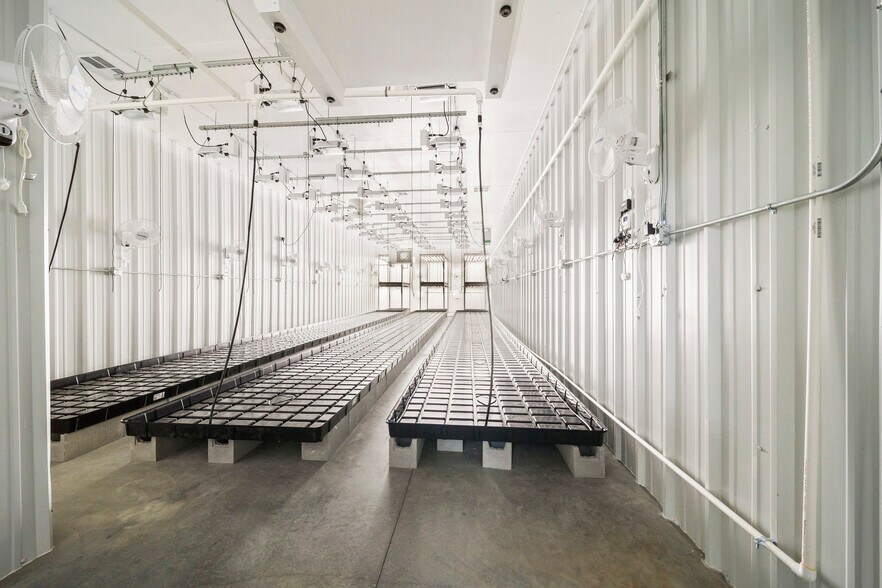 More Photos Of 1100 N Birch Ave, Broken Arrow Warehouse For Sale