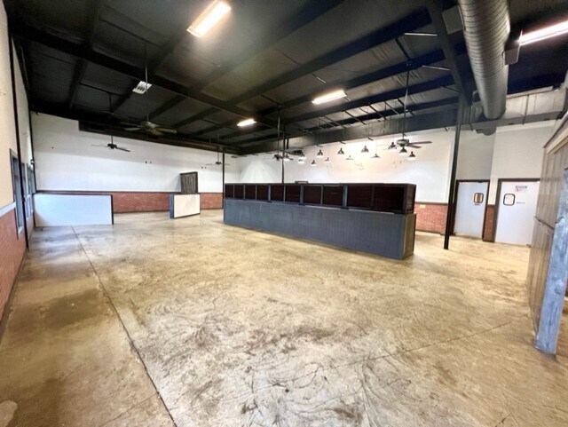 More Photos Of 8950 US-165, Sterlington Storefront For Sale