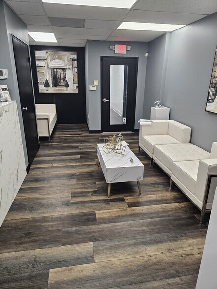 More Photos Of 200 Craig Rd, Manalapan Township Office For Lease