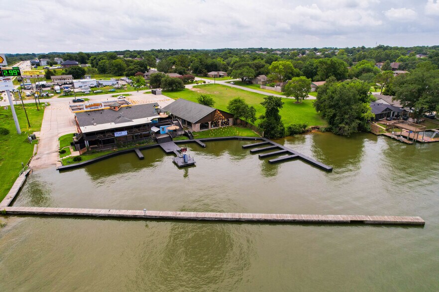 More Photos Of 12947 Lake Conroe Hills Dr, Willis Restaurant For Lease