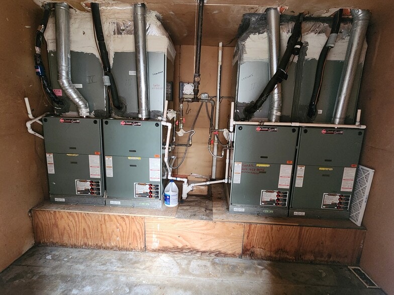 More Photos Of 1841 W Division St, Arlington Warehouse For Sale