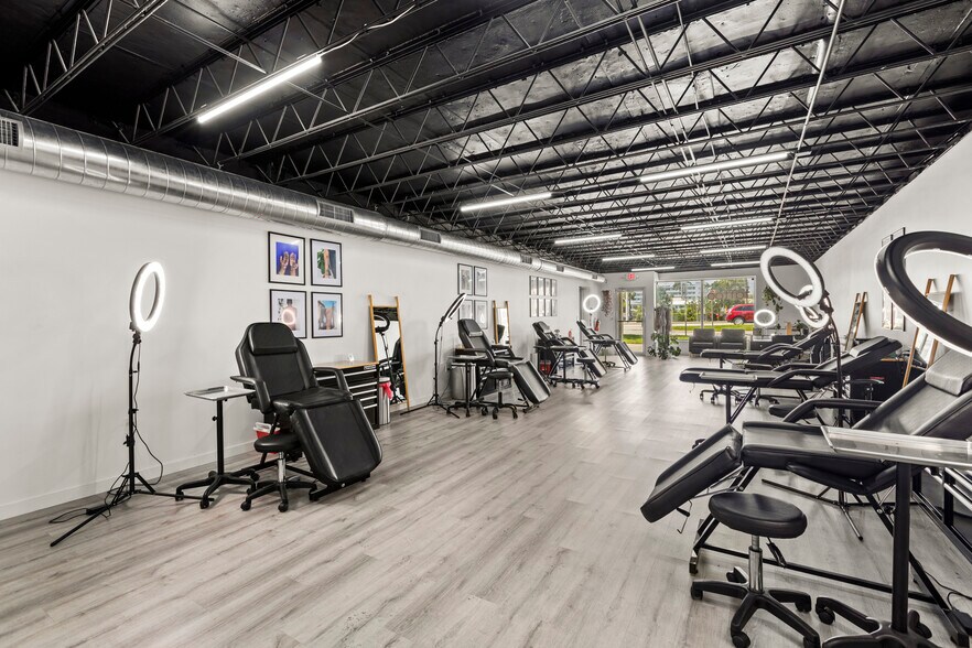 More Photos Of 2852 E Oakland Park Blvd, Fort Lauderdale Storefront Retail Office For Sale