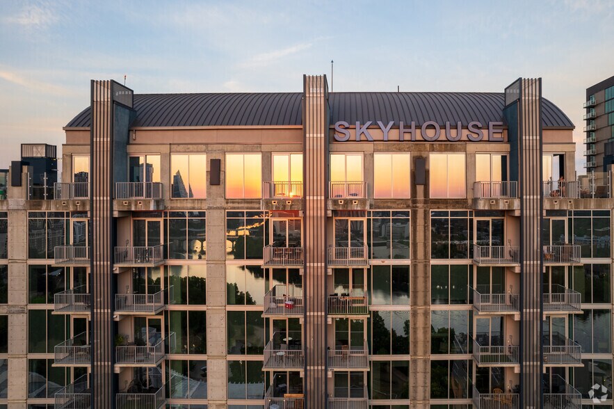 More Photos Of 51 Rainey St, Austin Apartments For Lease