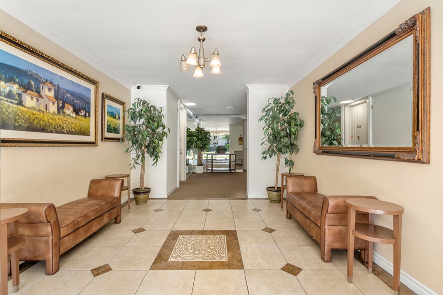 More Photos Of 432 N Palm Dr, Beverly Hills Apartments For Sale