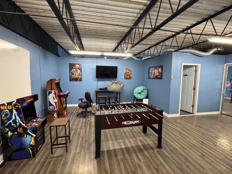 More Photos Of 8100 E 40 Hwy, Kansas City Warehouse For Sale