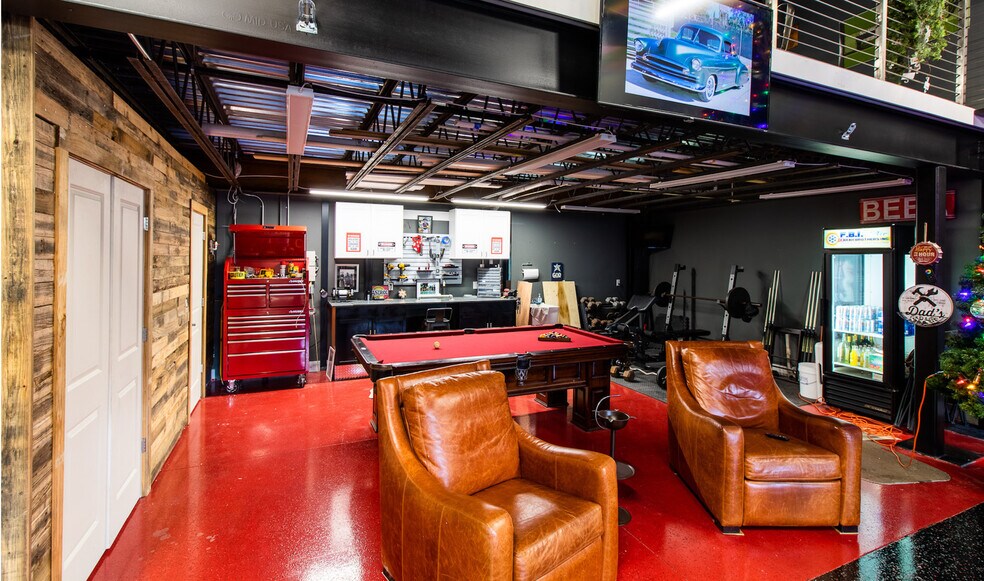 More Photos Of 16261 Pine Ridge Rd, Fort Myers Warehouse For Lease