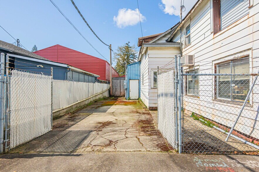 More Photos Of 1063 Beach Ave, Marysville Warehouse For Sale