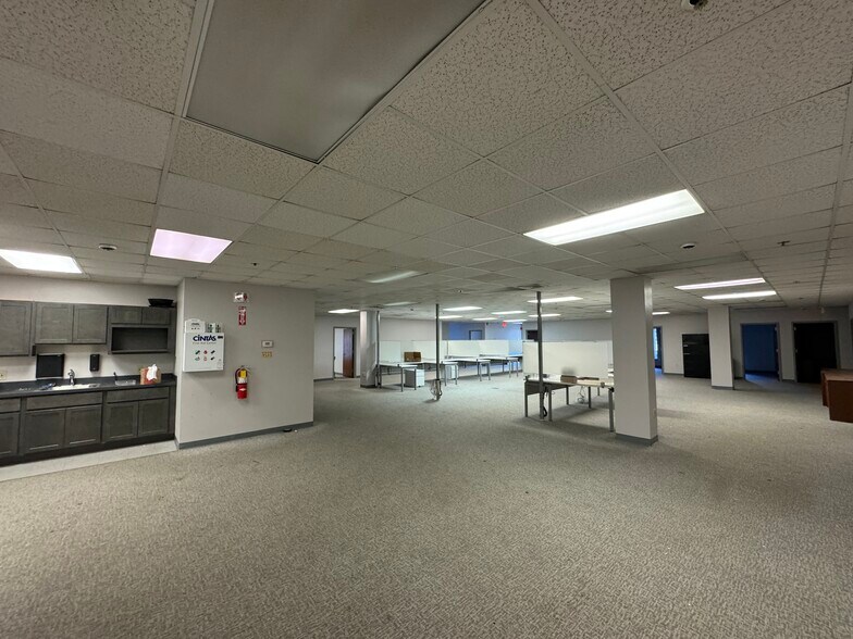 More Photos Of 21 Industrial Dr, South Hadley Manufacturing For Lease