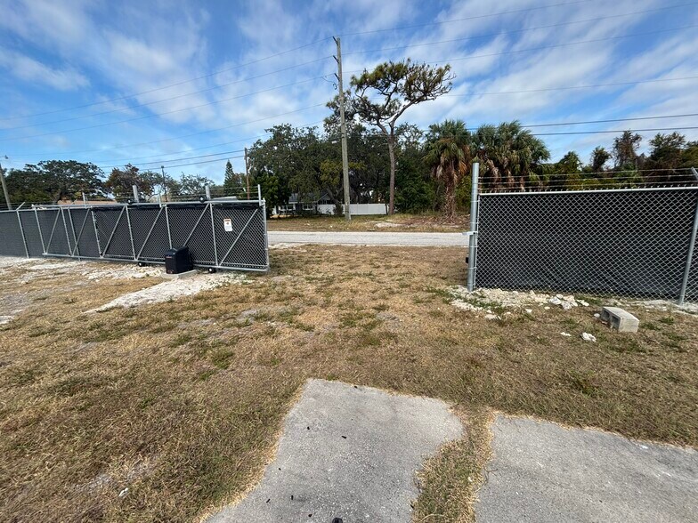 More Photos Of 7806 Maryland Ave, Hudson Land For Lease