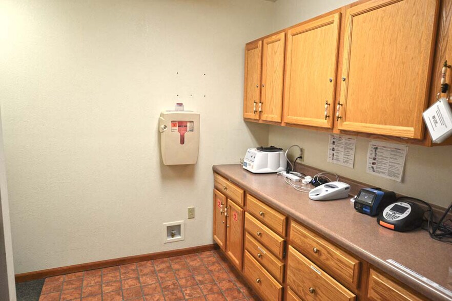 More Photos Of 404 W Bethalto Dr, Bethalto Medical For Sale