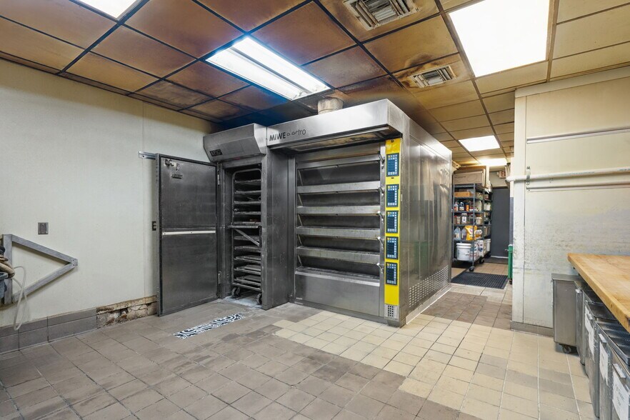 More Photos Of 2909-2911 E Commercial Blvd, Fort Lauderdale Storefront Retail Residential For Sale