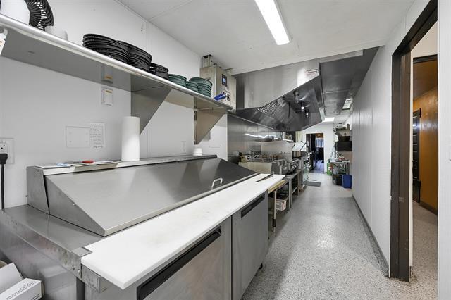 More Photos Of 821 S Broadway, Green Bay Restaurant For Sale