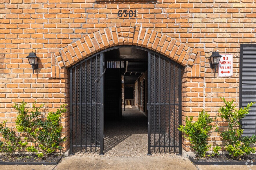 More Photos Of 6301 Alfano St, Houston Apartments For Sale