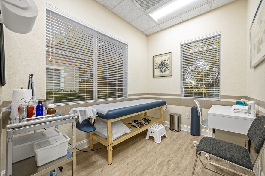 More Photos Of 4966-4968 Royal Gulf Cir, Fort Myers Medical For Sale