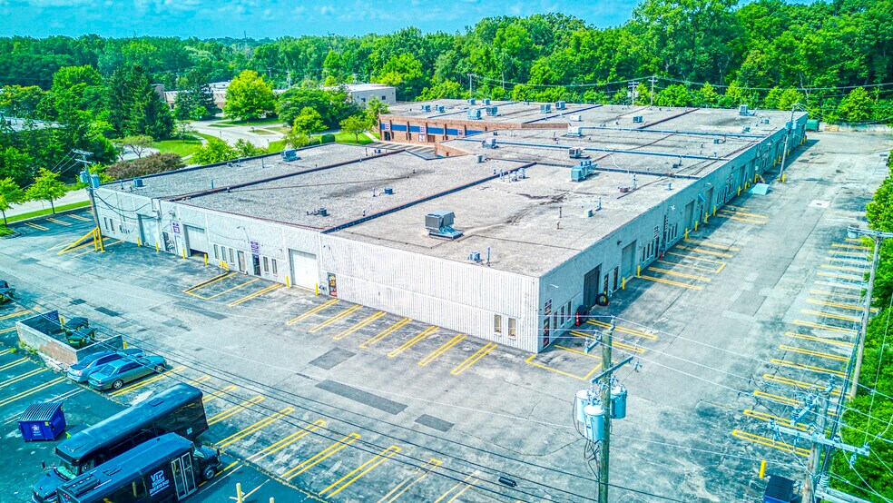 More Photos Of 21421 Hilltop St, Southfield Research And Development For Lease