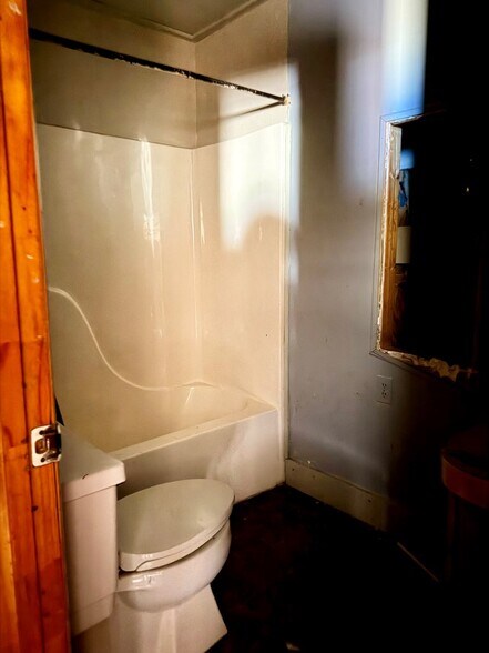 More Photos Of 484 Route 302, West Van Lear Specialty For Sale
