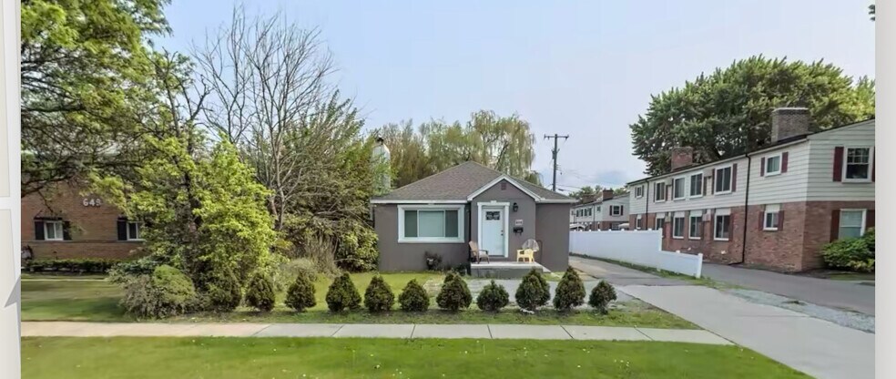 More Photos Of 659 W Maple Rd, Clawson Land For Sale