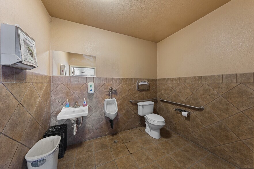 More Photos Of 6008 Frontage rd, Dayton General Retail For Sale