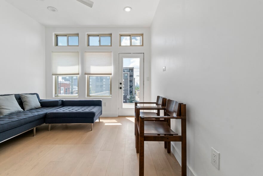 More Photos Of 422 S Highland Ave, Baltimore Storefront Retail Residential For Sale