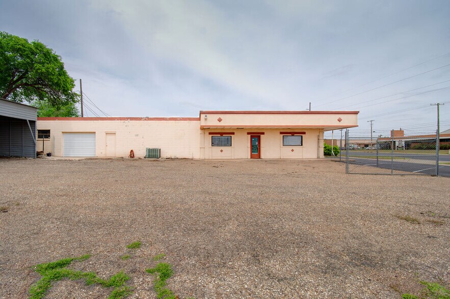 More Photos Of 4414 Avenue A, Lubbock Warehouse For Sale
