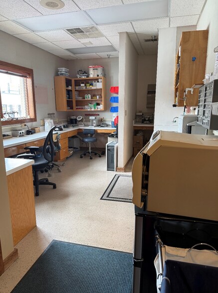 More Photos Of 629-639 Eastern Blvd, Clarksville Medical For Lease