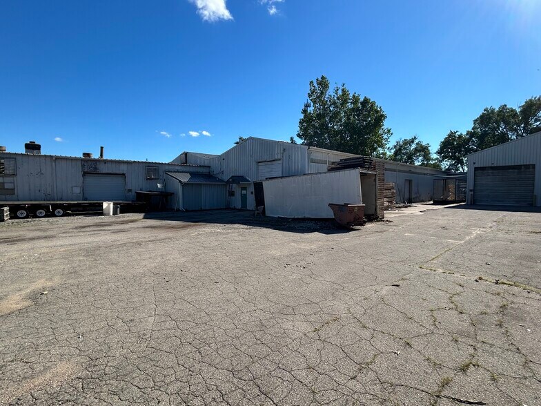 More Photos Of 2401 Schumacher Dr, Mishawaka Warehouse For Sale