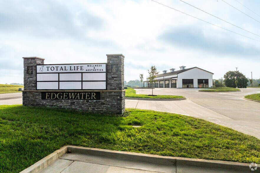 More Photos Of 124 Ernest R. Kouma Blvd, Radcliff Storefront For Lease