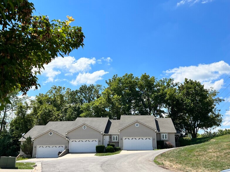 More Photos Of 3005-3033 S Shrank Cir, Independence Apartments For Sale