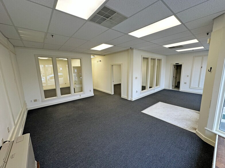 More Photos Of 13-17 Washington St, Sanford Apartments For Lease