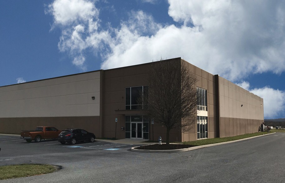 Primary Photo Of 1420 Stoneridge Dr, Middletown Warehouse For Lease