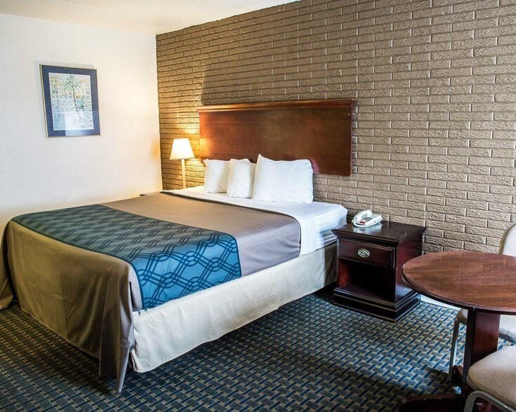 More Photos Of 5025 Market St, Wilmington Hotel For Sale