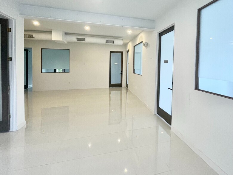 More Photos Of 3219 Mercer St, Houston Office For Lease