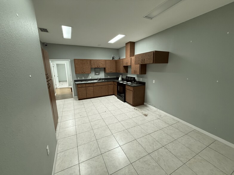 More Photos Of 4840-4852 Sun N Lake Blvd, Sebring Medical For Lease