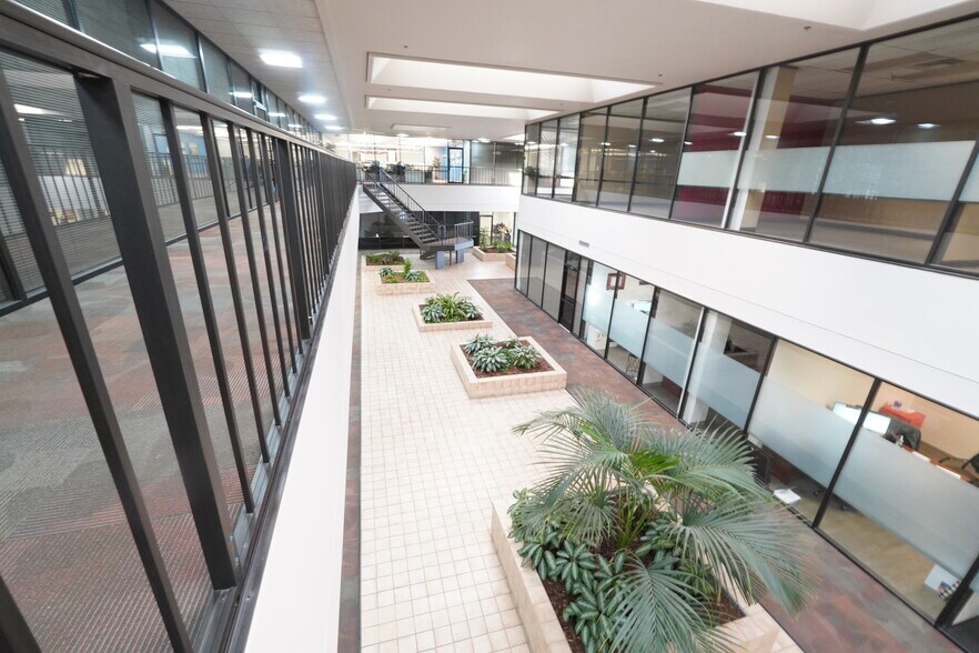 More Photos Of 10500 Heritage Blvd, San Antonio Office For Lease