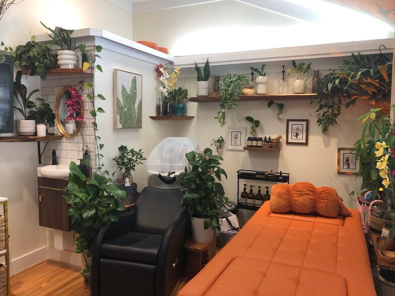 More Photos Of 5801 NE Roswell Rd, Atlanta Freestanding For Lease