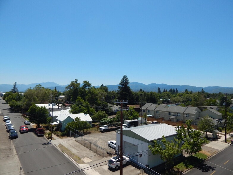 More Photos Of 327 S Fir St, Medford Warehouse For Sale