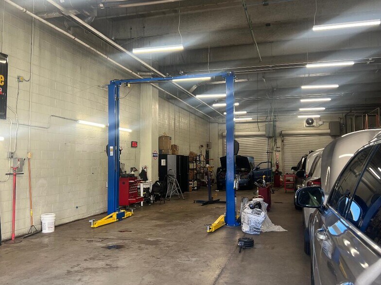 More Photos Of Harris Blvd, Charlotte Parking Garage For Sale