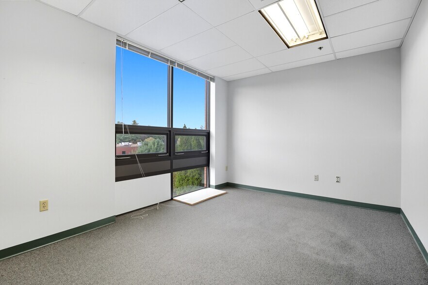 More Photos Of 25 Manchester St, Merrimack Loft Creative Space For Lease